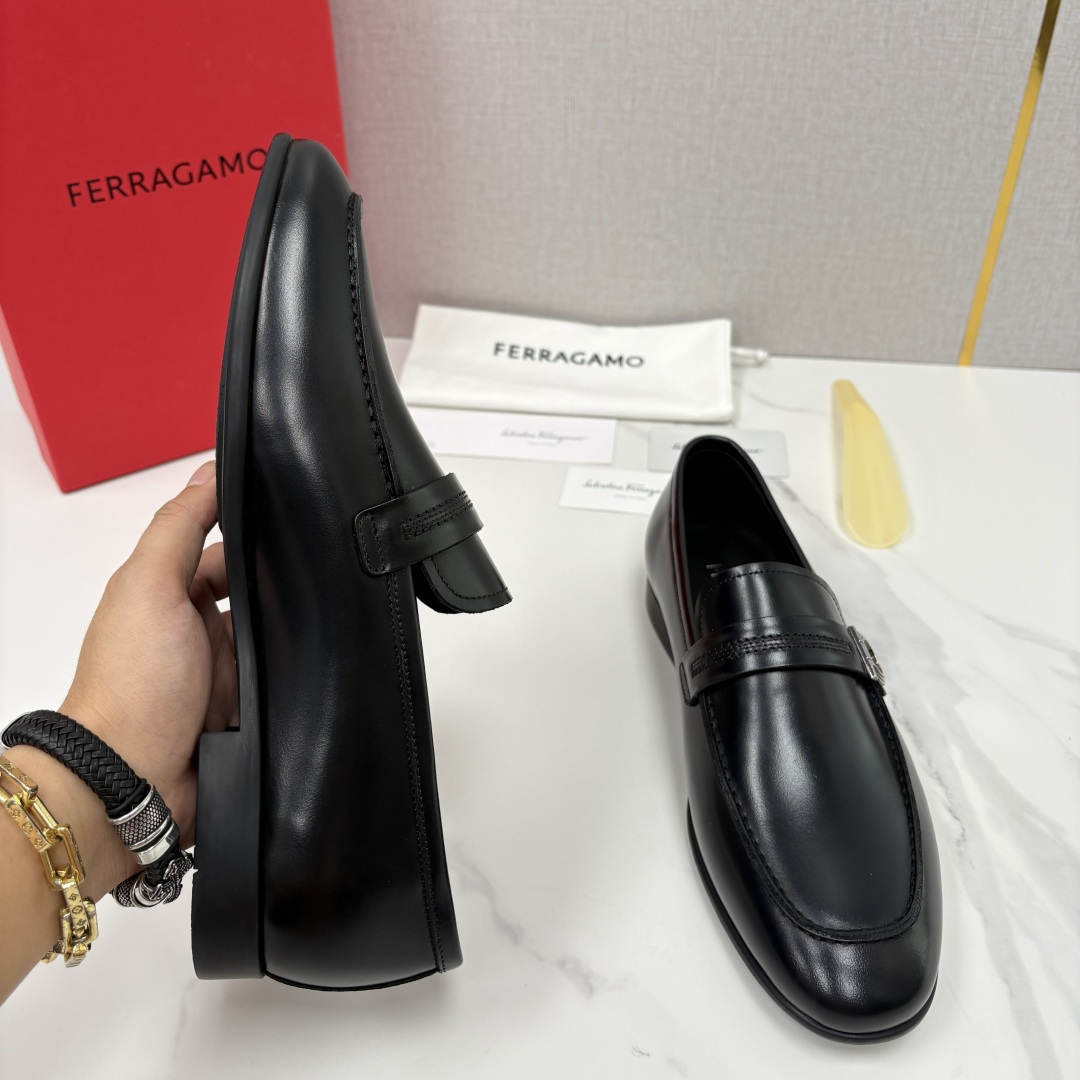 💋💍SF家 菲拉~ 新品GANCINI扣饰男士莫卡新乐福鞋皮鞋 一脚蹬便鞋 官方 7680 这款牛皮乐福鞋 💋💍SF家 菲拉~ 新品GANCINI扣饰男士莫卡新乐福鞋皮鞋 一脚蹬便鞋 官方 7680 这款牛皮乐福鞋