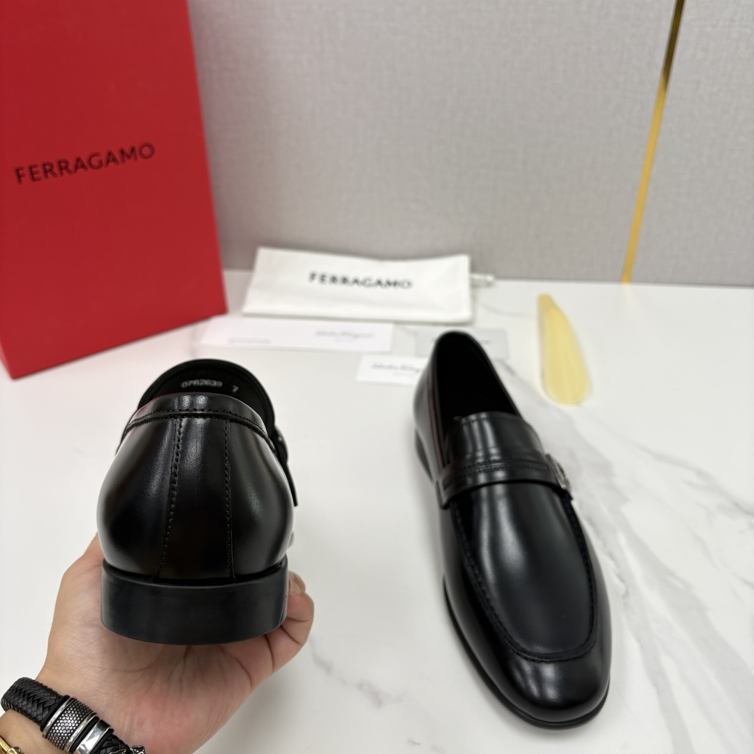 💋💍SF家 菲拉~ 新品GANCINI扣饰男士莫卡新乐福鞋皮鞋 一脚蹬便鞋 官方 7680 这款牛皮乐福鞋 💋💍SF家 菲拉~ 新品GANCINI扣饰男士莫卡新乐福鞋皮鞋 一脚蹬便鞋 官方 7680 这款牛皮乐福鞋
