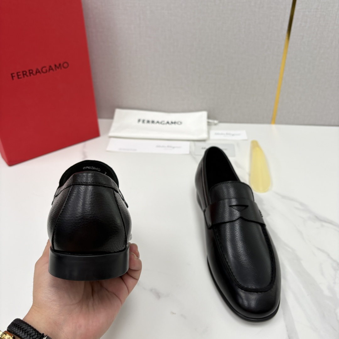 💋💍SF家 菲拉~ 新品GANCINI扣饰男士莫卡新乐福鞋皮鞋 一脚蹬便鞋 官方 7680 这款牛皮乐福鞋 💋💍SF家 菲拉~ 新品GANCINI扣饰男士莫卡新乐福鞋皮鞋 一脚蹬便鞋 官方 7680 这款牛皮乐福鞋