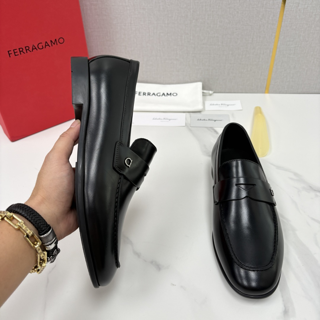 💋💍SF家 菲拉～ 新品GANCINI扣饰男士莫卡新乐福鞋皮鞋   一脚蹬便鞋    官方   7680 这款牛皮乐福鞋