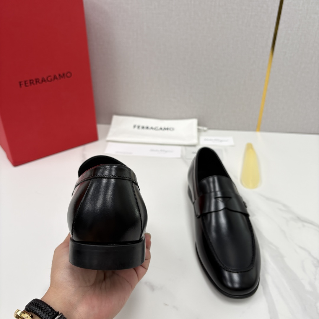 💋💍SF家 菲拉～ 新品GANCINI扣饰男士莫卡新乐福鞋皮鞋   一脚蹬便鞋    官方   7680 这款牛皮乐福鞋