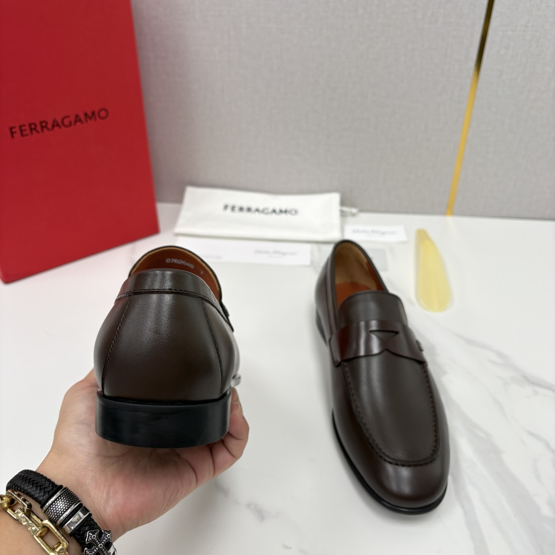 💋💍SF家 菲拉~ 新品GANCINI扣饰男士莫卡新乐福鞋皮鞋 一脚蹬便鞋 官方 7680 这款牛皮乐福鞋 💋💍SF家 菲拉~ 新品GANCINI扣饰男士莫卡新乐福鞋皮鞋 一脚蹬便鞋 官方 7680 这款牛皮乐福鞋
