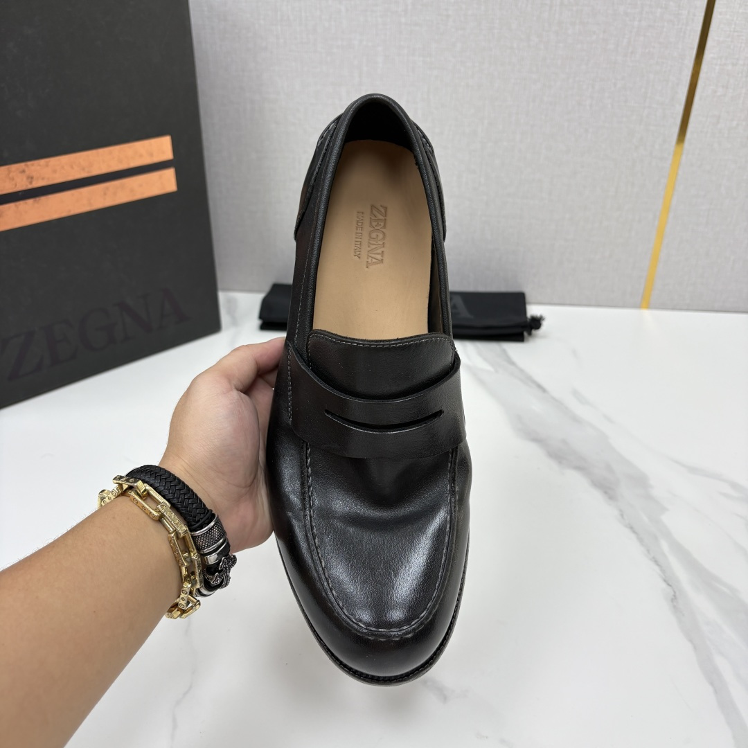 💋💍 Zegn* 杰尼～亚 新款水洗乐福鞋皮鞋 这款 Siena Flex 皮鞋 以开边珠擦色亮皮精心制成，内里黑色头层