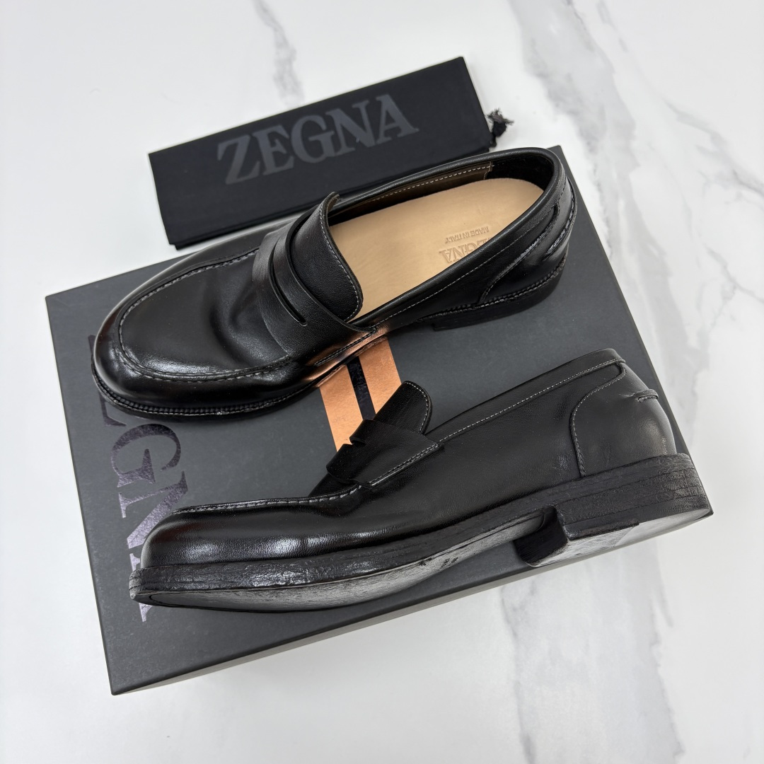 💋💍 Zegn* 杰尼～亚 新款水洗乐福鞋皮鞋 这款 Siena Flex 皮鞋 以开边珠擦色亮皮精心制成，内里黑色头层