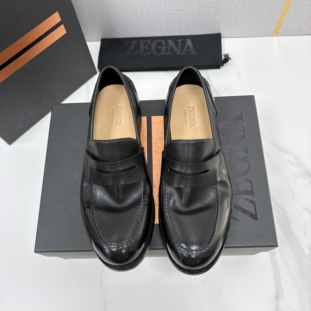 💋💍 Zegn* 杰尼~亚 新款水洗乐福鞋皮鞋 这款 Siena Flex 皮鞋 以开边珠擦色亮皮精心制成,内里黑色头层 💋💍 Zegn* 杰尼~亚 新款水洗乐福鞋皮鞋 这款 Siena Flex 皮鞋 以开边珠擦色亮皮精心制成,内里黑色头层