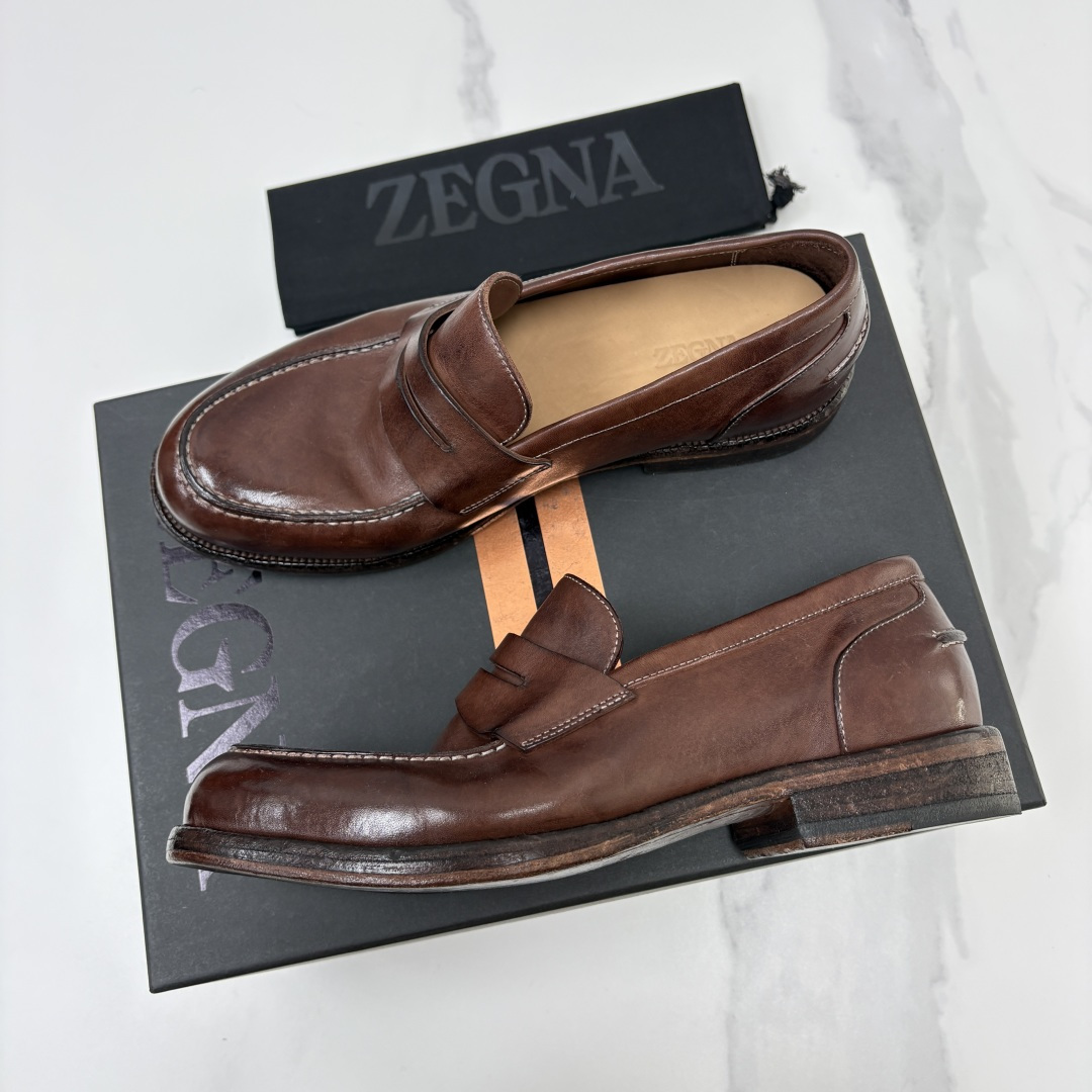 💋💍 Zegn* 杰尼~亚 新款水洗乐福鞋皮鞋 这款 Siena Flex 皮鞋 以开边珠擦色亮皮精心制成,内里黑色头层 💋💍 Zegn* 杰尼~亚 新款水洗乐福鞋皮鞋 这款 Siena Flex 皮鞋 以开边珠擦色亮皮精心制成,内里黑色头层