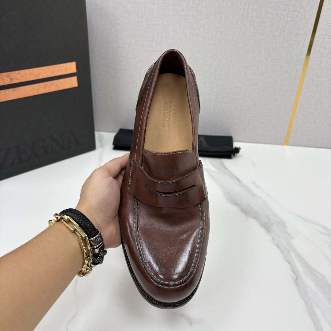 💋💍 Zegn* 杰尼~亚 新款水洗乐福鞋皮鞋 这款 Siena Flex 皮鞋 以开边珠擦色亮皮精心制成,内里黑色头层 💋💍 Zegn* 杰尼~亚 新款水洗乐福鞋皮鞋 这款 Siena Flex 皮鞋 以开边珠擦色亮皮精心制成,内里黑色头层