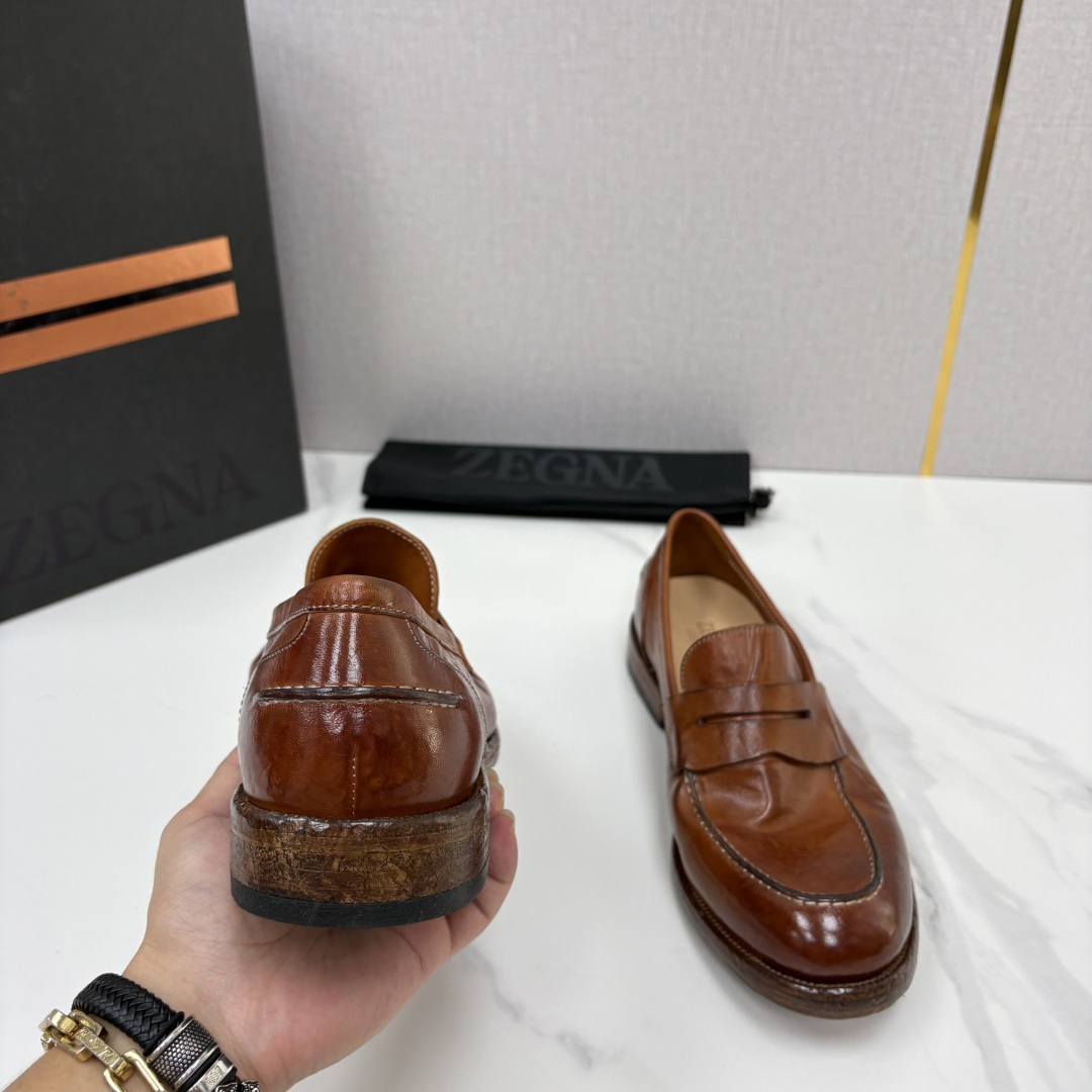 💋💍 Zegn* 杰尼～亚 新款乐福鞋皮鞋 这款 Siena Flex 皮鞋 以开边珠擦色亮皮精心制成，内里黑色头层小牛