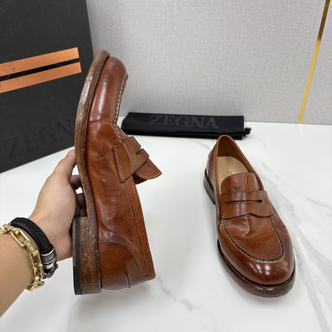 💋💍 Zegn* 杰尼～亚 新款乐福鞋皮鞋 这款 Siena Flex 皮鞋 以开边珠擦色亮皮精心制成，内里黑色头层小牛