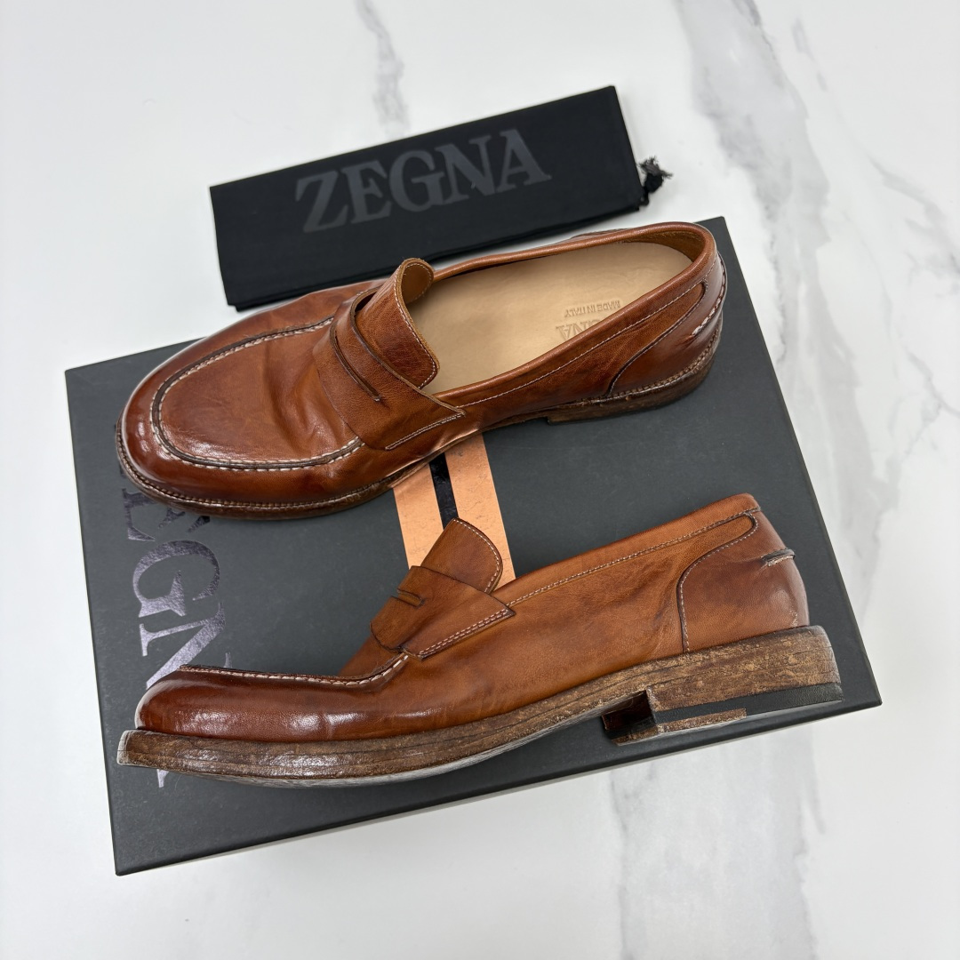 💋💍 Zegn* 杰尼～亚 新款乐福鞋皮鞋 这款 Siena Flex 皮鞋 以开边珠擦色亮皮精心制成，内里黑色头层小牛