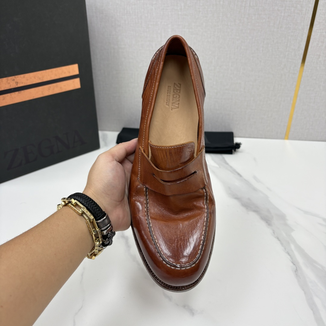 💋💍 Zegn* 杰尼～亚 新款乐福鞋皮鞋 这款 Siena Flex 皮鞋 以开边珠擦色亮皮精心制成，内里黑色头层小牛
