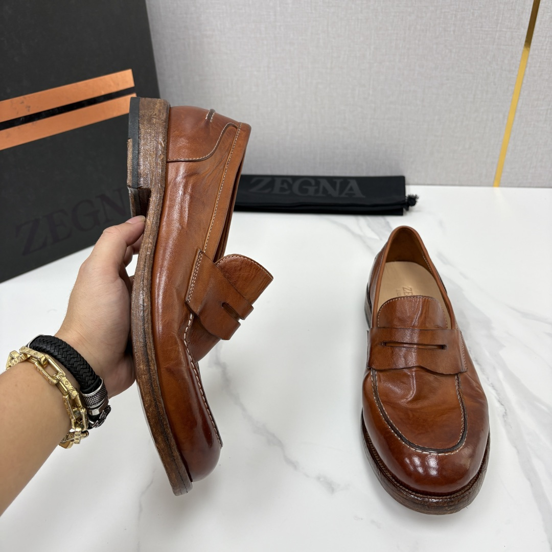 💋💍 Zegn* 杰尼～亚 新款乐福鞋皮鞋 这款 Siena Flex 皮鞋 以开边珠擦色亮皮精心制成，内里黑色头层小牛
