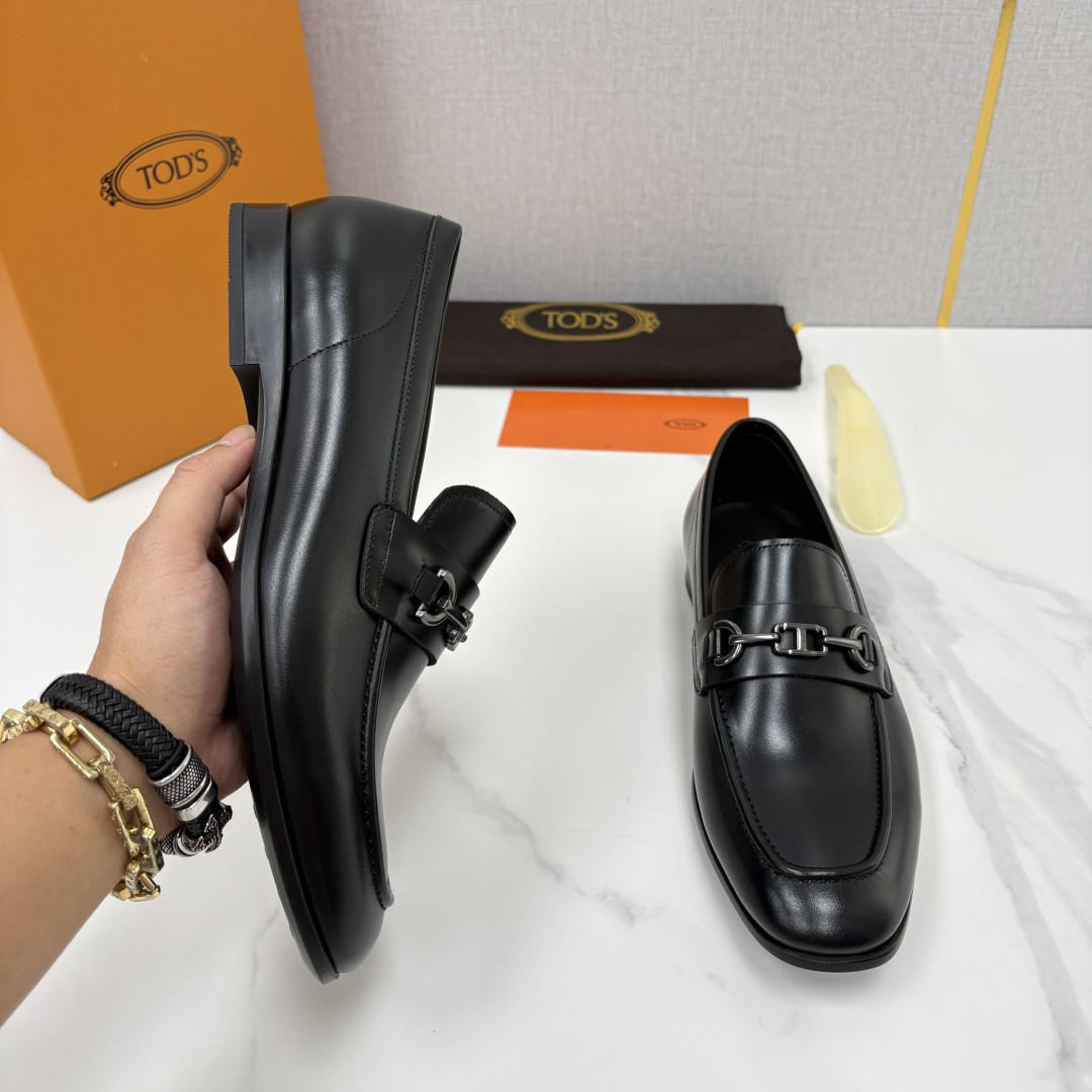 💋💍TOD*S 新品   托德-斯  皮革乐福鞋皮鞋    官方   6,600   本款乐福鞋设计简约优雅， 采用进口