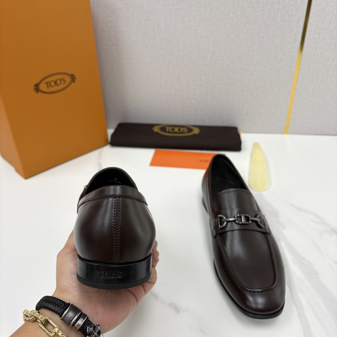 💋💍TOD*S 新品 托德-斯 皮革乐福鞋皮鞋 官方 6,600 本款乐福鞋设计简约优雅, 采用进口 💋💍TOD*S 新品 托德-斯 皮革乐福鞋皮鞋 官方 6,600 本款乐福鞋设计简约优雅, 采用进口