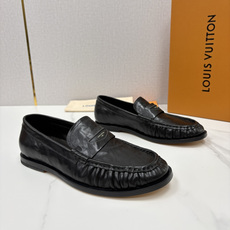 💋💍L家新品 路易-威登(Lou*s Vuitto*)男士新款乐福鞋皮鞋 皮胚皮革质感高级,横带三角印花融合 💋💍L家新品 路易-威登(Lou*s Vuitto*)男士新款乐福鞋皮鞋 皮胚皮革质感高级,横带三角印花融合
