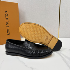 💋💍L家新品 路易-威登(Lou*s Vuitto*)男士新款乐福鞋皮鞋 皮胚皮革质感高级,横带三角印花融合 💋💍L家新品 路易-威登(Lou*s Vuitto*)男士新款乐福鞋皮鞋 皮胚皮革质感高级,横带三角印花融合