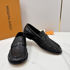 💋💍L家新品 路易-威登(Lou*s Vuitto*)男士新款乐福鞋皮鞋 皮胚皮革质感高级,横带三角印花融合 💋💍L家新品 路易-威登(Lou*s Vuitto*)男士新款乐福鞋皮鞋 皮胚皮革质感高级,横带三角印花融合