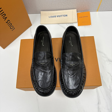 💋💍L家新品 路易-威登(Lou*s Vuitto*)男士新款乐福鞋皮鞋 皮胚皮革质感高级,横带三角印花融合 💋💍L家新品 路易-威登(Lou*s Vuitto*)男士新款乐福鞋皮鞋 皮胚皮革质感高级,横带三角印花融合