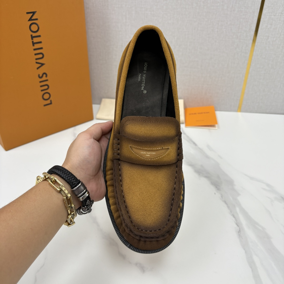 💋💍L家新品    路易-威登（Lou*s Vuitto*）男士新款乐福鞋皮鞋    皮胚皮革质感高级，横带三角印花融合