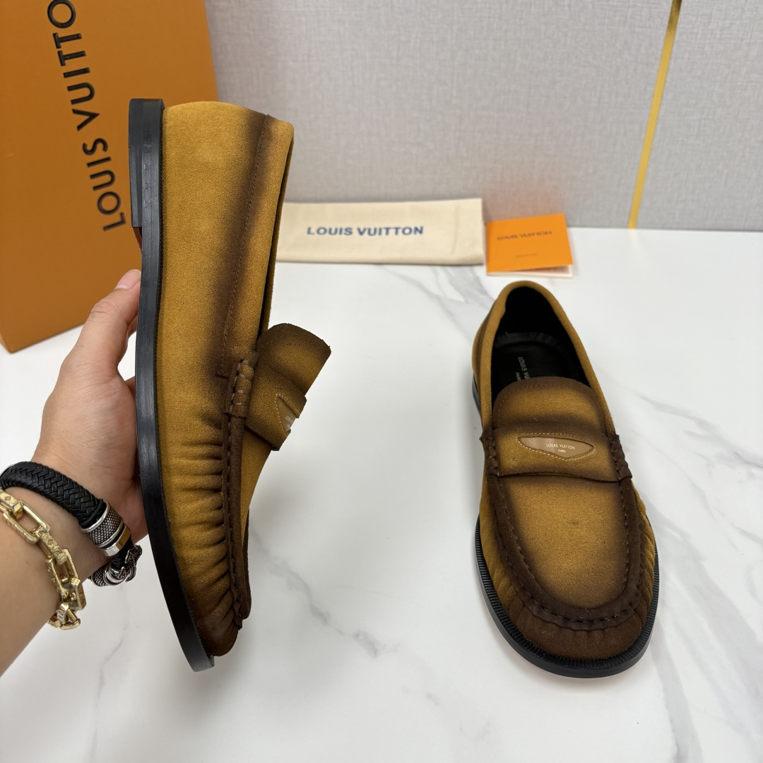 💋💍L家新品    路易-威登（Lou*s Vuitto*）男士新款乐福鞋皮鞋    皮胚皮革质感高级，横带三角印花融合