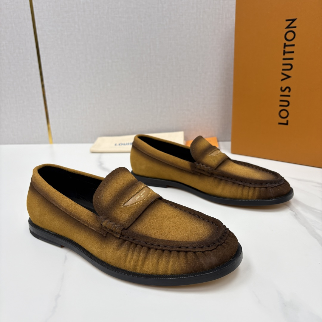 💋💍L家新品    路易-威登（Lou*s Vuitto*）男士新款乐福鞋皮鞋    皮胚皮革质感高级，横带三角印花融合