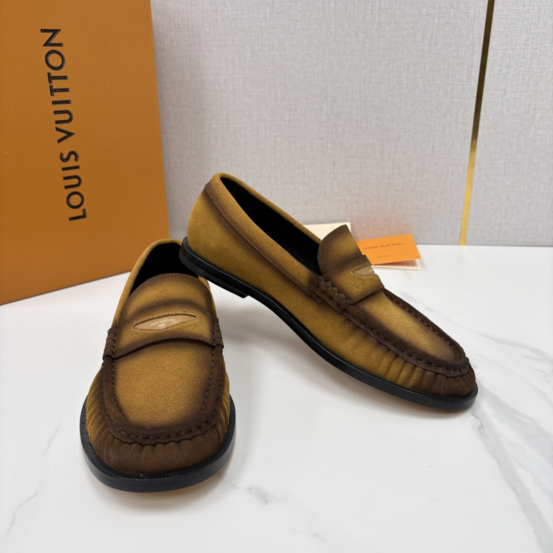 💋💍L家新品    路易-威登（Lou*s Vuitto*）男士新款乐福鞋皮鞋    皮胚皮革质感高级，横带三角印花融合