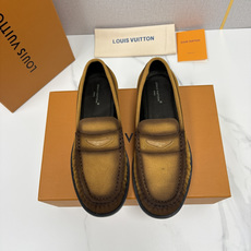 💋💍L家新品 路易-威登(Lou*s Vuitto*)男士新款乐福鞋皮鞋 皮胚皮革质感高级,横带三角印花融合 💋💍L家新品 路易-威登(Lou*s Vuitto*)男士新款乐福鞋皮鞋 皮胚皮革质感高级,横带三角印花融合
