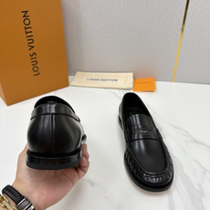 💋💍L家新品 路易-威登(Lou*s Vuitto*)男士新款乐福鞋皮鞋 皮胚皮革质感高级,横带三角印花融合 💋💍L家新品 路易-威登(Lou*s Vuitto*)男士新款乐福鞋皮鞋 皮胚皮革质感高级,横带三角印花融合