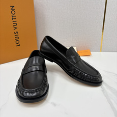 💋💍L家新品 路易-威登(Lou*s Vuitto*)男士新款乐福鞋皮鞋 皮胚皮革质感高级,横带三角印花融合 💋💍L家新品 路易-威登(Lou*s Vuitto*)男士新款乐福鞋皮鞋 皮胚皮革质感高级,横带三角印花融合