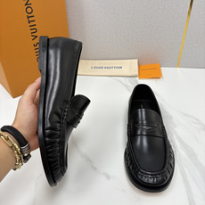 💋💍L家新品 路易-威登(Lou*s Vuitto*)男士新款乐福鞋皮鞋 皮胚皮革质感高级,横带三角印花融合 💋💍L家新品 路易-威登(Lou*s Vuitto*)男士新款乐福鞋皮鞋 皮胚皮革质感高级,横带三角印花融合
