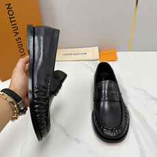 💋💍L家新品 路易-威登(Lou*s Vuitto*)男士新款乐福鞋皮鞋 皮胚皮革质感高级,横带三角印花融合 💋💍L家新品 路易-威登(Lou*s Vuitto*)男士新款乐福鞋皮鞋 皮胚皮革质感高级,横带三角印花融合