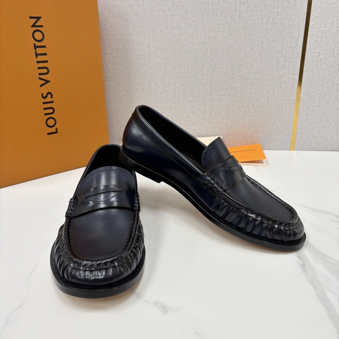 💋💍L家新品 路易-威登(Lou*s Vuitto*)男士新款乐福鞋皮鞋 皮胚皮革质感高级,横带三角印花融合 💋💍L家新品 路易-威登(Lou*s Vuitto*)男士新款乐福鞋皮鞋 皮胚皮革质感高级,横带三角印花融合