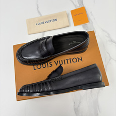 💋💍L家新品 路易-威登(Lou*s Vuitto*)男士新款乐福鞋皮鞋 皮胚皮革质感高级,横带三角印花融合 💋💍L家新品 路易-威登(Lou*s Vuitto*)男士新款乐福鞋皮鞋 皮胚皮革质感高级,横带三角印花融合