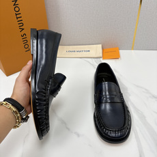 💋💍L家新品 路易-威登(Lou*s Vuitto*)男士新款乐福鞋皮鞋 皮胚皮革质感高级,横带三角印花融合 💋💍L家新品 路易-威登(Lou*s Vuitto*)男士新款乐福鞋皮鞋 皮胚皮革质感高级,横带三角印花融合