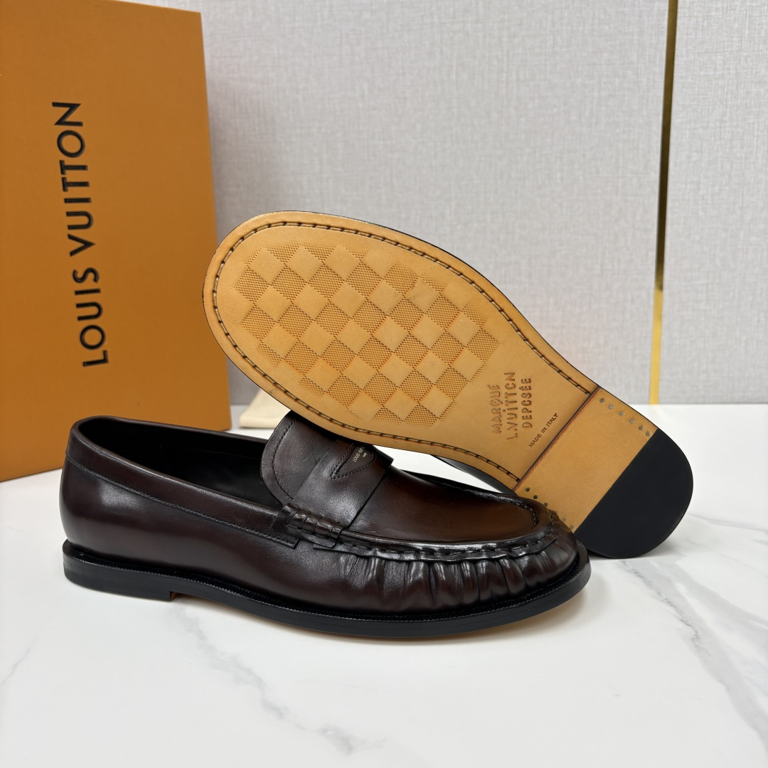 💋💍L家新品    路易-威登（Lou*s Vuitto*）男士新款乐福鞋皮鞋    皮胚皮革质感高级，横带三角印花融合
