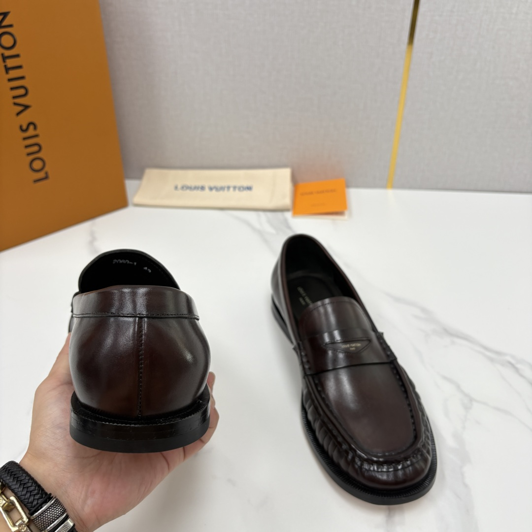 💋💍L家新品    路易-威登（Lou*s Vuitto*）男士新款乐福鞋皮鞋    皮胚皮革质感高级，横带三角印花融合