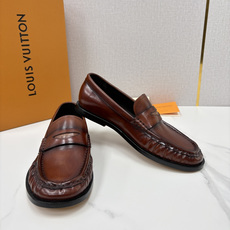 💋💍L家新品 路易-威登(Lou*s Vuitto*)男士新款乐福鞋皮鞋 皮胚皮革质感高级,横带三角印花融合 💋💍L家新品 路易-威登(Lou*s Vuitto*)男士新款乐福鞋皮鞋 皮胚皮革质感高级,横带三角印花融合
