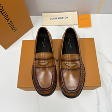 💋💍L家新品 路易-威登(Lou*s Vuitto*)男士新款乐福鞋皮鞋 皮胚皮革质感高级,横带三角印花融合 💋💍L家新品 路易-威登(Lou*s Vuitto*)男士新款乐福鞋皮鞋 皮胚皮革质感高级,横带三角印花融合
