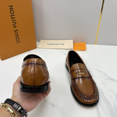 💋💍L家新品 路易-威登(Lou*s Vuitto*)男士新款乐福鞋皮鞋 皮胚皮革质感高级,横带三角印花融合 💋💍L家新品 路易-威登(Lou*s Vuitto*)男士新款乐福鞋皮鞋 皮胚皮革质感高级,横带三角印花融合