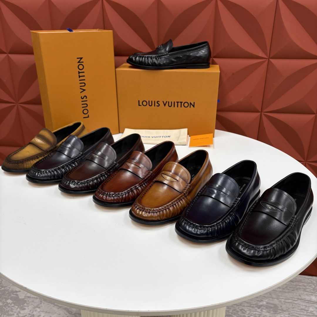 💋💍L家新品    路易-威登（Lou*s Vuitto*）男士新款乐福鞋皮鞋    皮胚皮革质感高级，横带三角印花融合