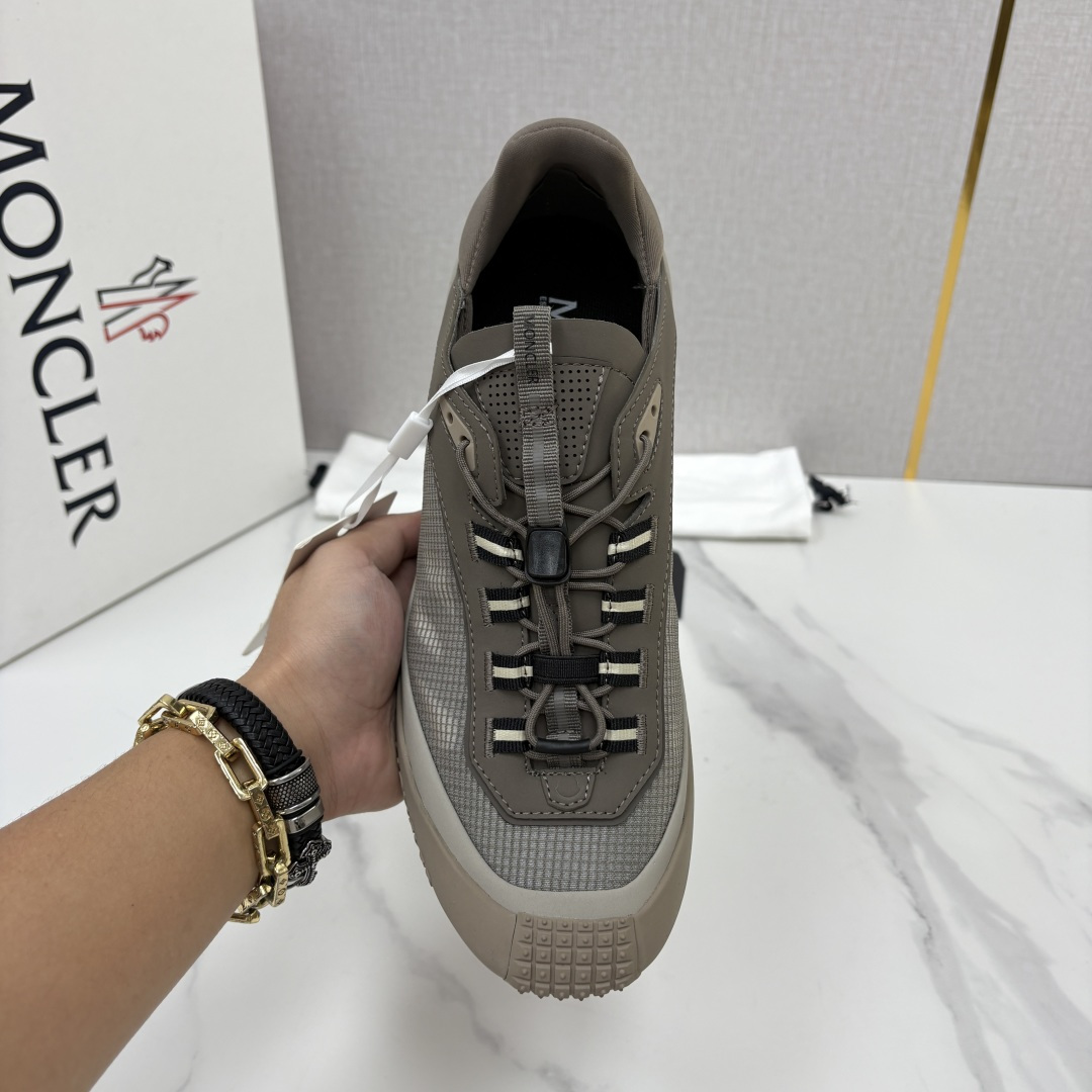 💋💍Moncle* 蒙-口 新品上新 男士运动鞋 官方 此款套穿式运动鞋的灵感源自品牌DNA,加衬元素源自 💋💍Moncle* 蒙-口 新品上新 男士运动鞋 官方 此款套穿式运动鞋的灵感源自品牌DNA,加衬元素源自