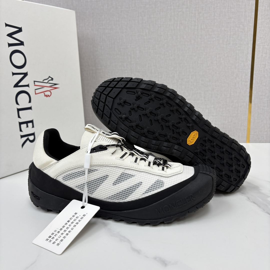 💋💍Moncle*   蒙-口   新品上新  男士运动鞋   官方 此款套穿式运动鞋的灵感源自品牌DNA，加衬元素源自