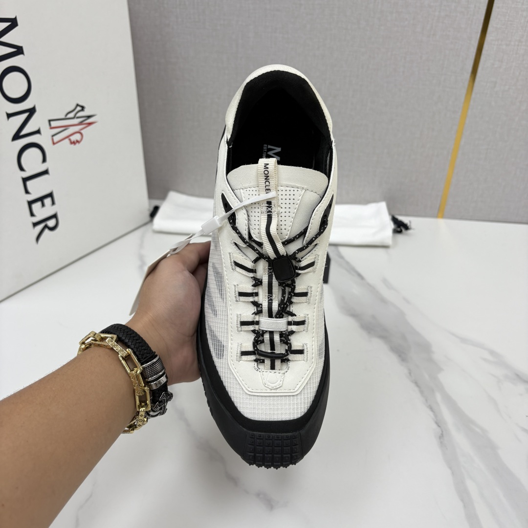 💋💍Moncle*   蒙-口   新品上新  男士运动鞋   官方 此款套穿式运动鞋的灵感源自品牌DNA，加衬元素源自