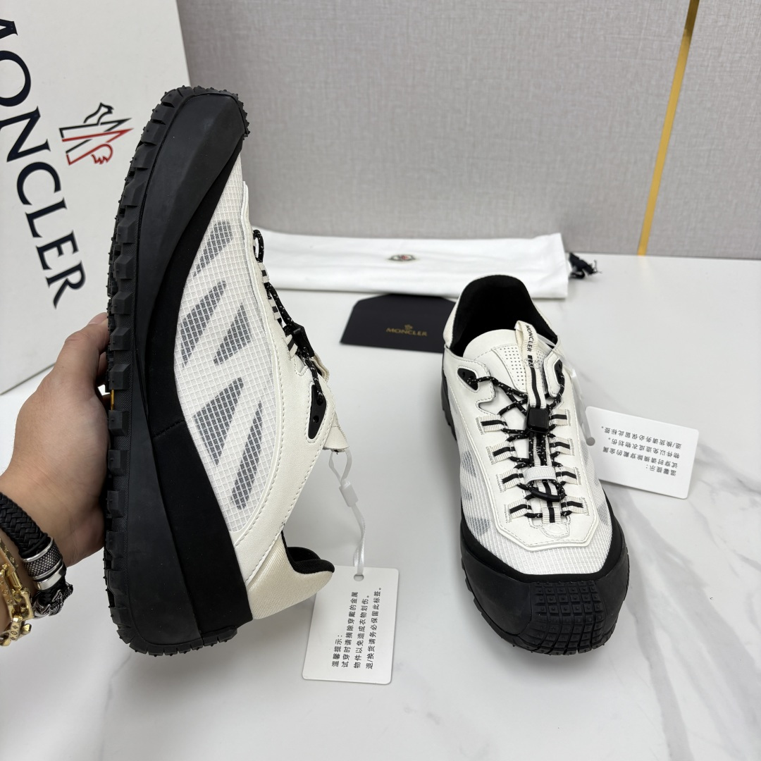 💋💍Moncle*   蒙-口   新品上新  男士运动鞋   官方 此款套穿式运动鞋的灵感源自品牌DNA，加衬元素源自