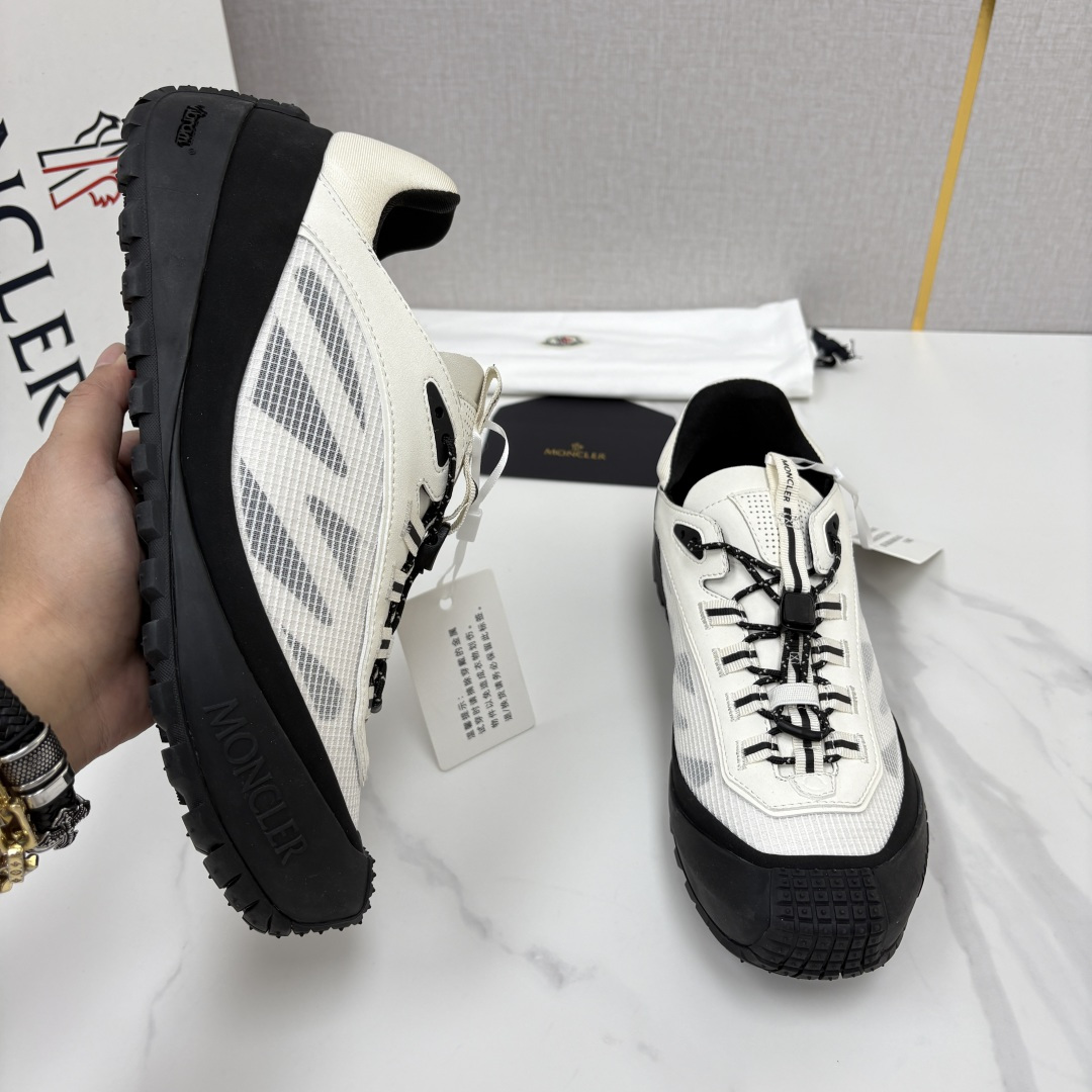 💋💍Moncle*   蒙-口   新品上新  男士运动鞋   官方 此款套穿式运动鞋的灵感源自品牌DNA，加衬元素源自