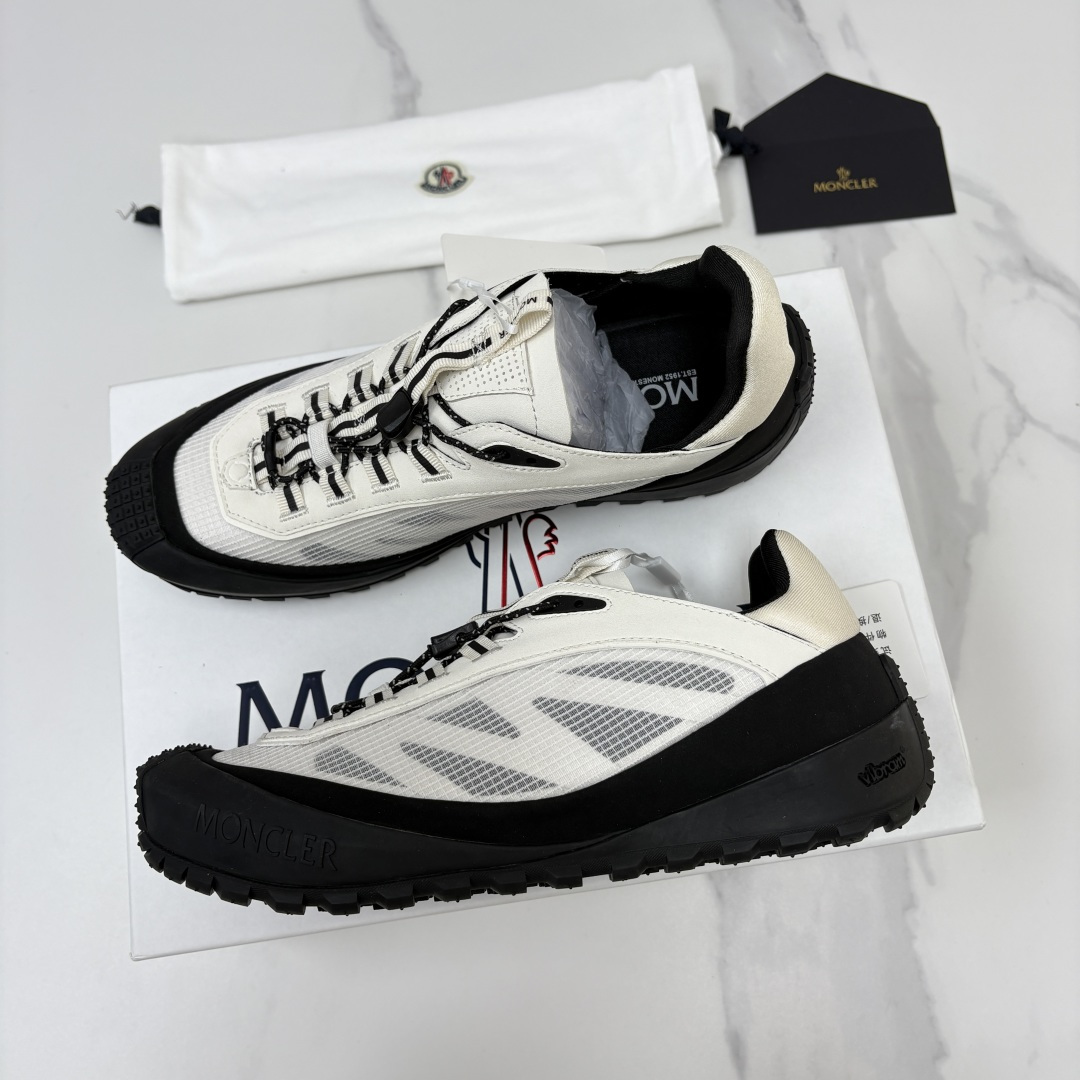💋💍Moncle*   蒙-口   新品上新  男士运动鞋   官方 此款套穿式运动鞋的灵感源自品牌DNA，加衬元素源自