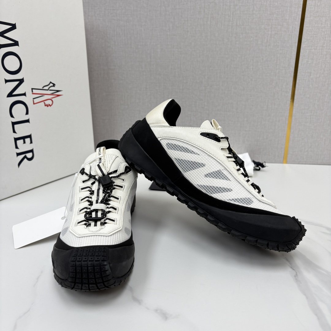 💋💍Moncle*   蒙-口   新品上新  男士运动鞋   官方 此款套穿式运动鞋的灵感源自品牌DNA，加衬元素源自