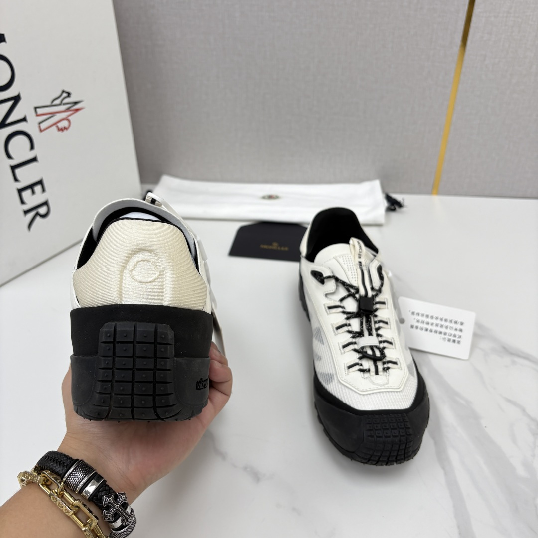 💋💍Moncle*   蒙-口   新品上新  男士运动鞋   官方 此款套穿式运动鞋的灵感源自品牌DNA，加衬元素源自