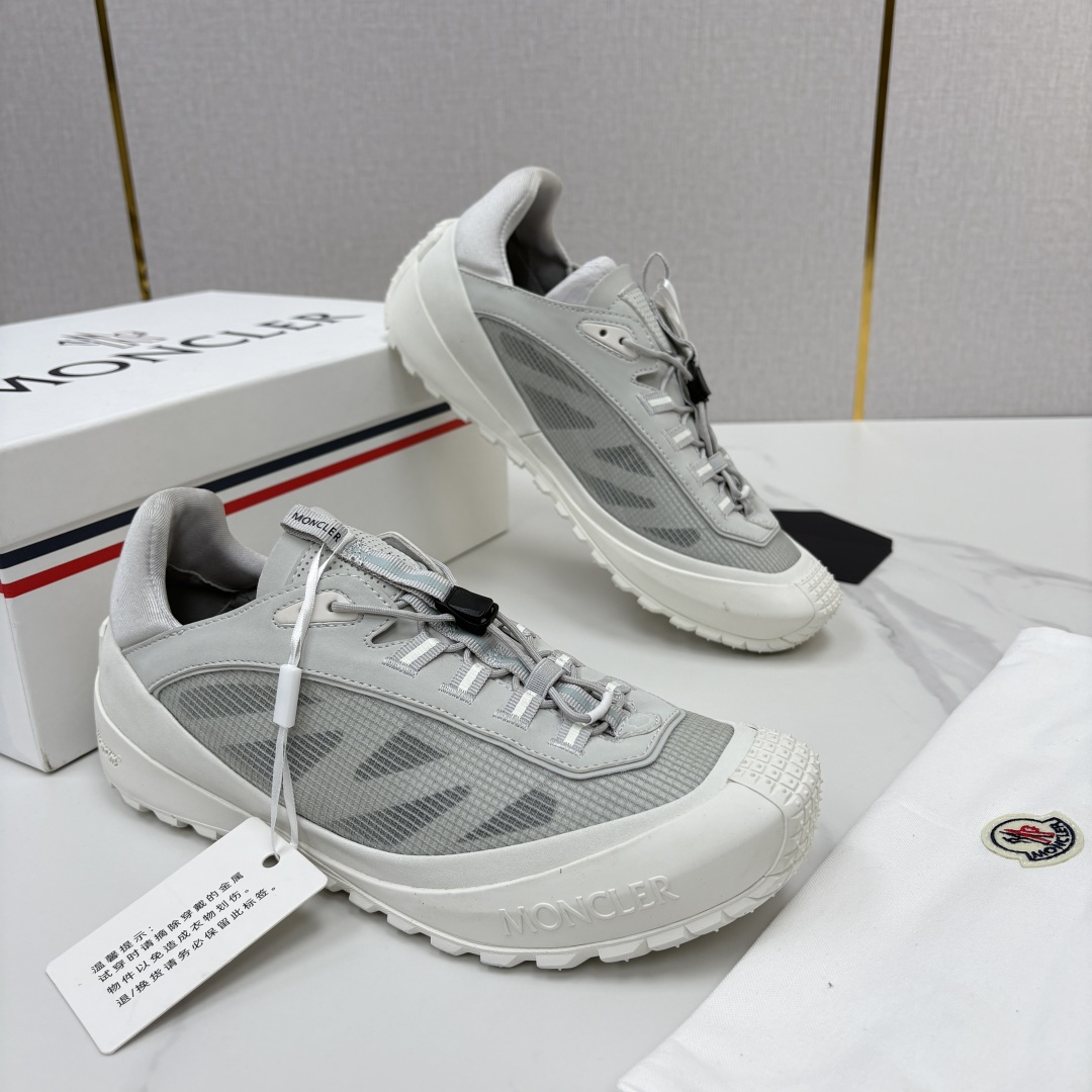 💋💍Moncle*   蒙-口   新品上新  男士运动鞋   官方 此款套穿式运动鞋的灵感源自品牌DNA，加衬元素源自