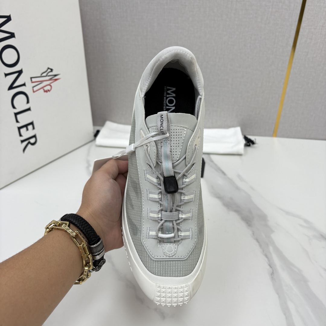 💋💍Moncle*   蒙-口   新品上新  男士运动鞋   官方 此款套穿式运动鞋的灵感源自品牌DNA，加衬元素源自